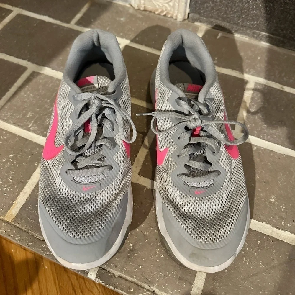 Nike Flex Experience Rn 4 Womens Size 8, pink grey